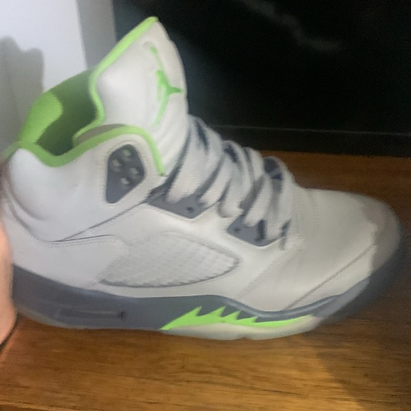 Jordan 5 green bean size 8 barley used I have cool grey box for them - Picture 3 of 4
